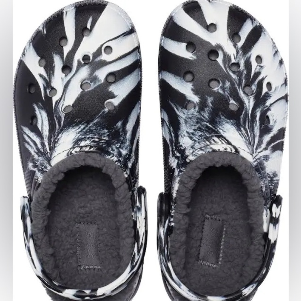 black and white abstract tie dye crocs with fur size 7 in men and 9 in woman